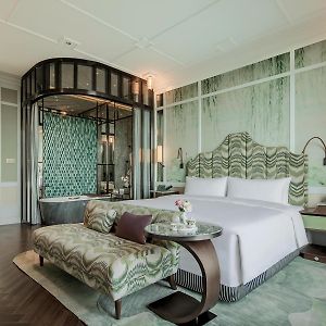 Serenity Suite Lakeview